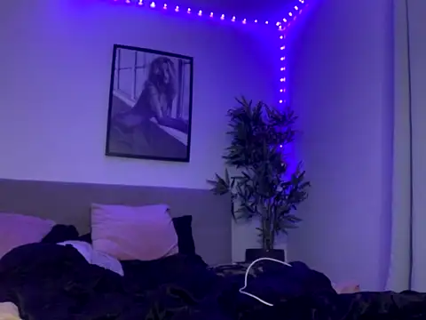 DollyDelicious nude stripping on cam for live sex video chat