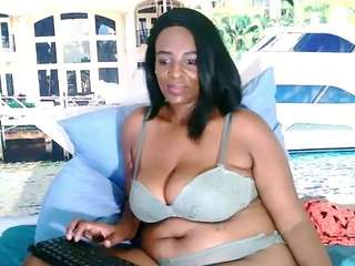 EbonyVixxxen69 nude and sexy before cam for live chat