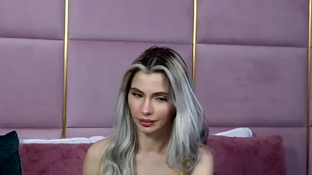Elliblue nude stripping on cam for live sex video chat