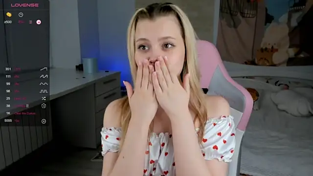 elly_ary nude stripping on cam for live sex video chat