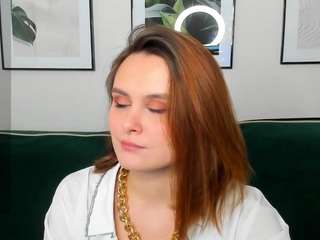 EmilyPoster nude and sexy before cam for live chat