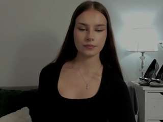 EmilyXAngel nude and sexy before cam for live chat