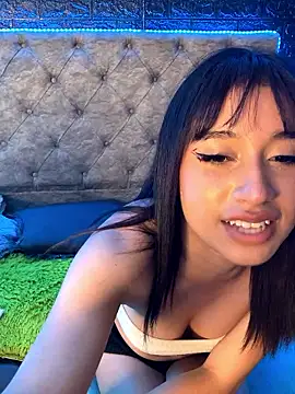 Emma_Latin nude stripping on cam for live sex video chat