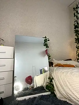HanahCute nude stripping on cam for live sex video chat