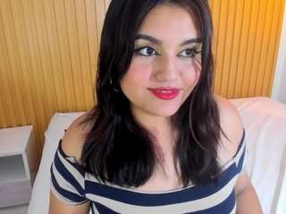 Honeysweet-18 nude and sexy before cam for live chat