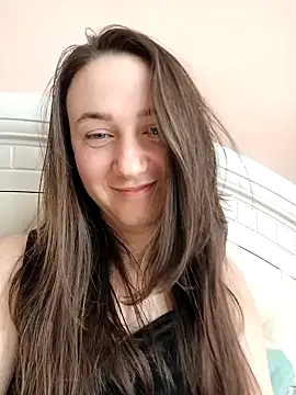 KamiiLlaaMuuaa nude stripping on cam for live sex video chat