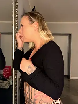 Kira_Knight20 nude stripping on cam for live sex video chat