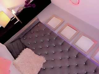 Larissa22 nude and sexy before cam for live chat