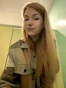 Lil_lovely nude stripping on cam for live sex video chat
