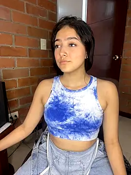 lili_turner nude stripping on cam for live sex video chat
