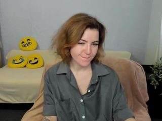 Lilia nude and sexy before cam for live chat