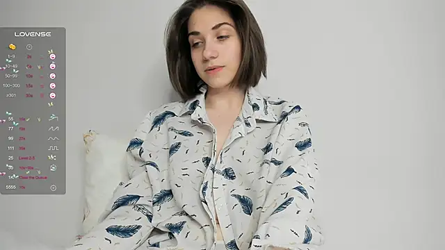LilyStarn nude stripping on cam for live sex video chat