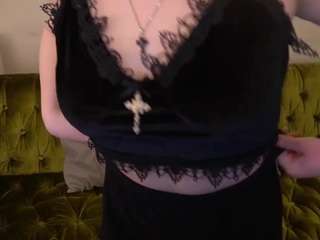 LittleJuliL nude and sexy before cam for live chat