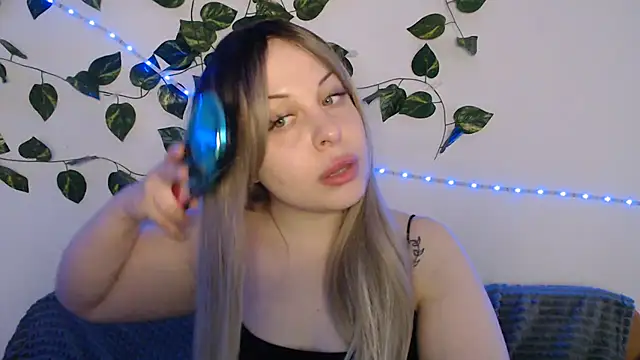 LuWeilovee nude stripping on cam for live sex video chat