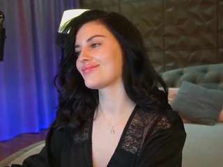 Madina-Kiss nude and sexy before cam for live chat