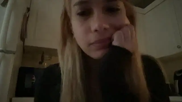 manicdragonprincess nude stripping on cam for live sex video chat
