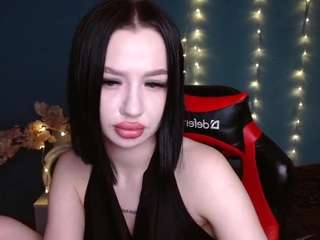 MeloniFoxi nude and sexy before cam for live chat