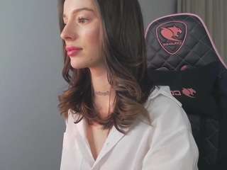 Mercedess-s nude and sexy before cam for live chat