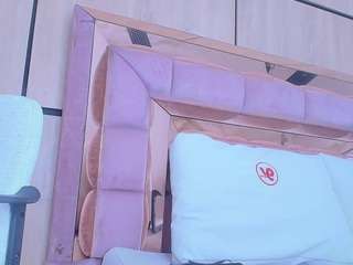 Mia-Gracce nude and sexy before cam for live chat
