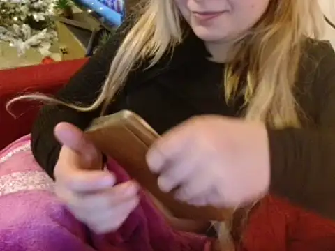 naughtydaissy nude stripping on cam for live sex video chat
