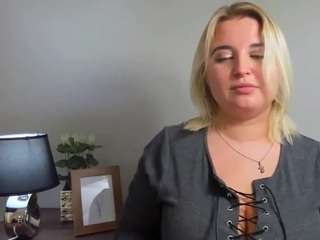 OliviaHotty nude and sexy before cam for live chat