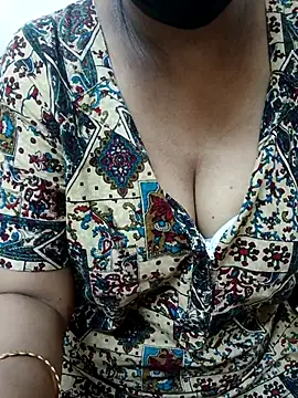 reshma-34 nude stripping on cam for live sex video chat