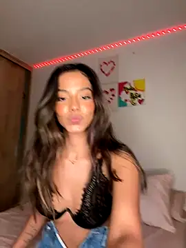 Rossy_cute nude stripping on cam for live sex video chat