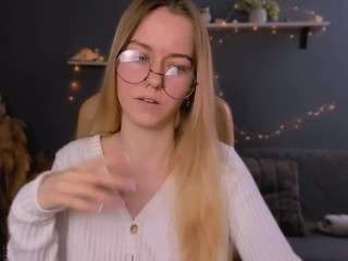 Sexy-kittyes nude and sexy before cam for live chat
