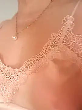 Squirt_lisa12 nude stripping on cam for live sex video chat
