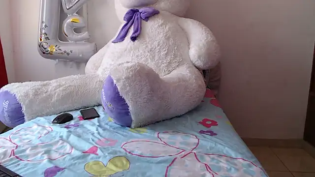 Stephaannie nude stripping on cam for live sex video chat