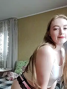 Sweett-cherry nude stripping on cam for live sex video chat