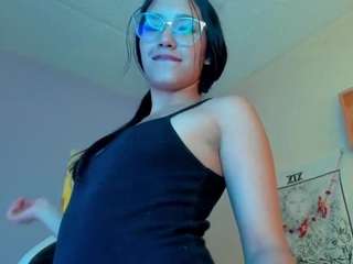 Valeriee0 nude and sexy before cam for live chat