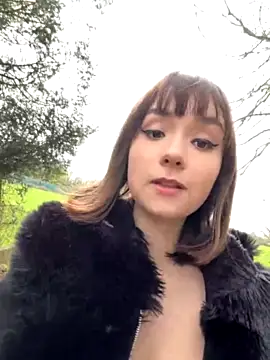 WildFlowVixen nude stripping on cam for live sex video chat