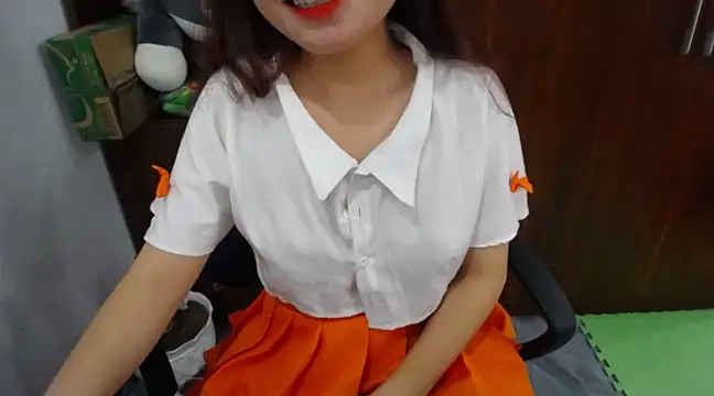 Yuzibabederelict nude stripping on cam for live sex video chat