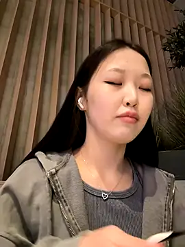 Aiko_Umi nude stripping on cam for live sex video chat