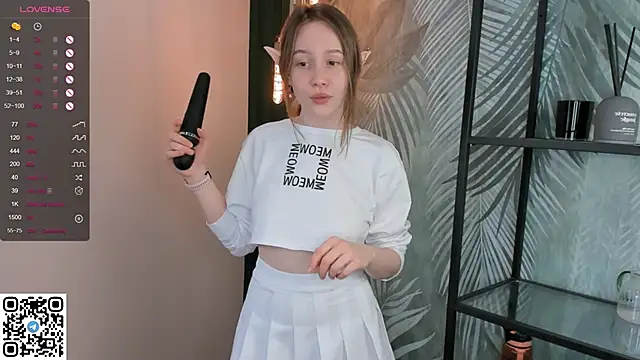 AislyBradway nude stripping on cam for live sex video chat