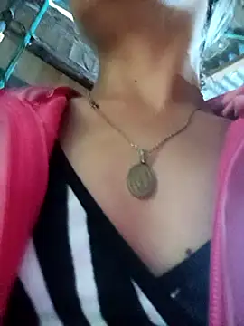 Amber-Gill nude stripping on cam for live sex video chat