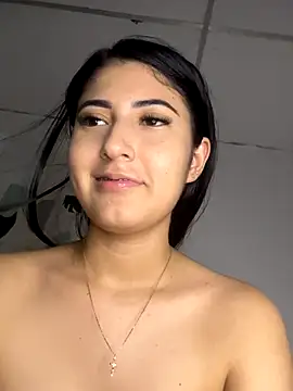 Ashley-Cutte- nude stripping on cam for live sex video chat