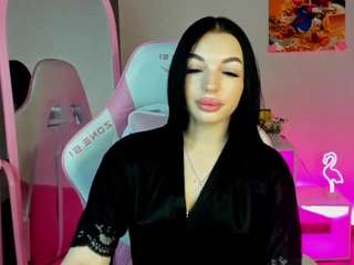 Carlyn nude and sexy before cam for live chat