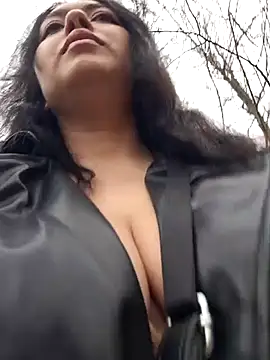 CharmanteDianaXoXo nude stripping on cam for live sex video chat
