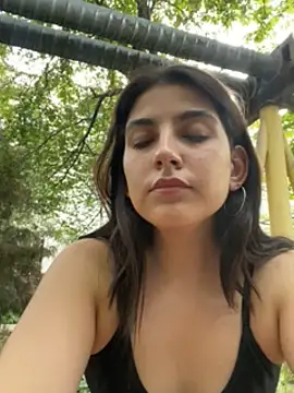 Chloe_in_public nude stripping on cam for live sex video chat