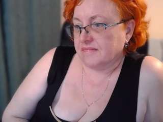 CurvyJoanna nude and sexy before cam for live chat