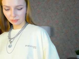 DanaePretty nude and sexy before cam for live chat