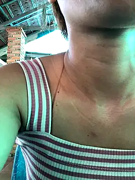 Deer20z nude stripping on cam for live sex video chat