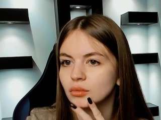 ElyeTaylor nude and sexy before cam for live chat