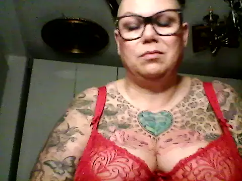 gepiercte_nippel nude stripping on cam for live sex video chat