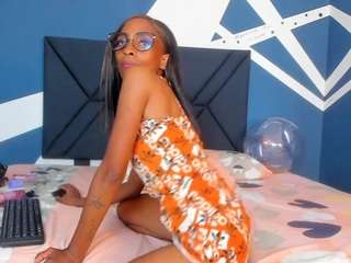 Hilary-thompson nude and sexy before cam for live chat