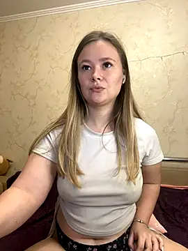 Hot_Caramellee nude stripping on cam for live sex video chat