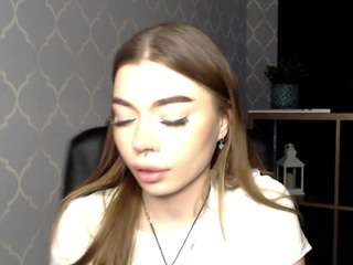 LillyPure nude and sexy before cam for live chat