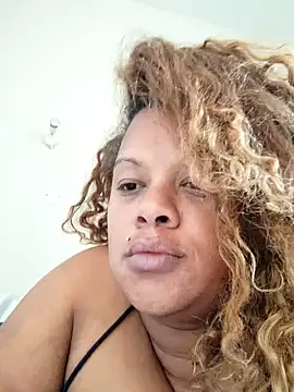 MaitresseSandra nude stripping on cam for live sex video chat